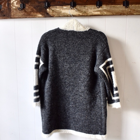 Violet Ruby Gray & White Sweater Medium - Picture 2 of 5